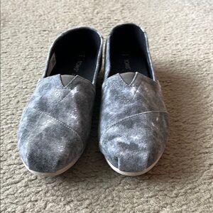TOMS Women's Gray Canvas Flats